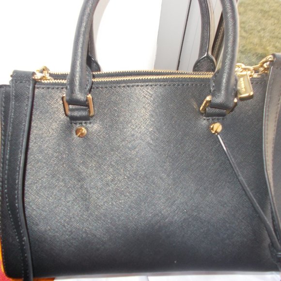 Michael Kors Cynthiana Black Saffiano Leather Hand - Picture 5 of 13